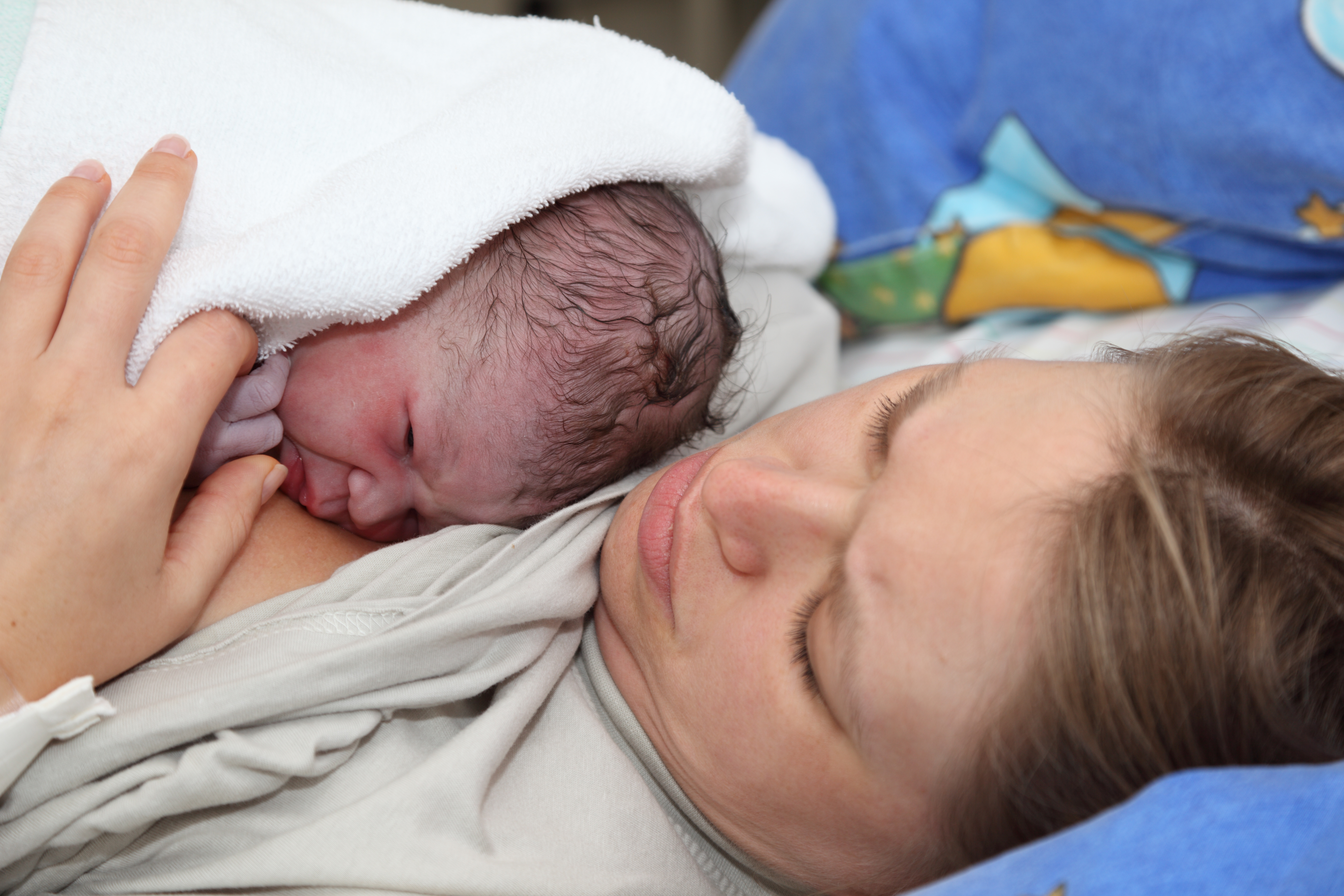 Ребенок первые дни после родов. Новорожденные дети. Новорожденный ребенок роды.